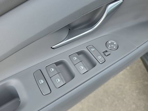 Used 2025 Hyundai Elantra SEL FWD image 25