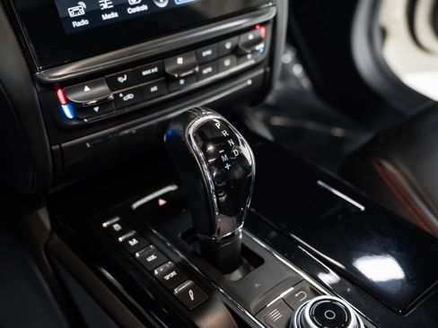 Used 2017 Maserati Quattroporte S GranSport Q4 image 28