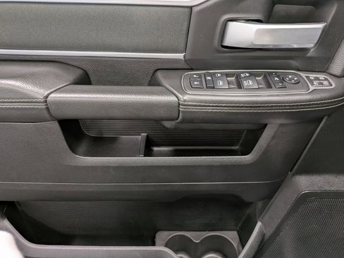 Used 2024 RAM 2500 Big Horn w/ Sport Appearance Package image 10