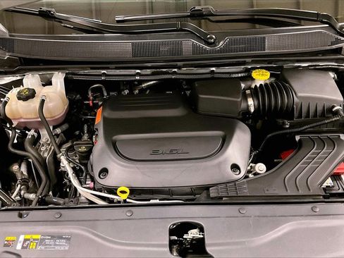 Used 2024 Chrysler Voyager LX image 10