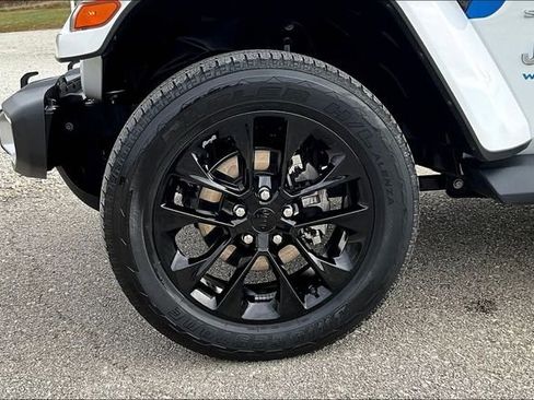 Used 2021 Jeep Wrangler Unlimited Sahara image 8