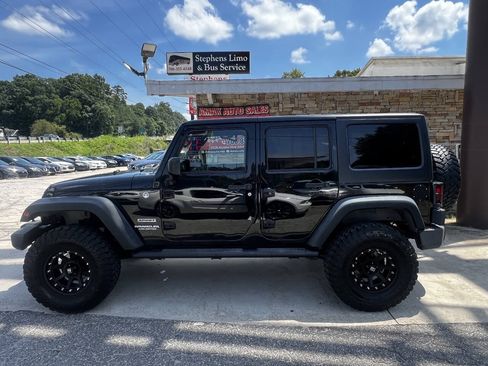 Used 2013 Jeep Wrangler Unlimited Sport AWD/4WD image 3