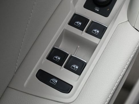 Used 2023 Volkswagen Tiguan SE R-Line image 13