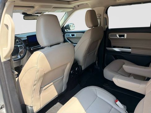 Used 2022 Ford Explorer Limited w/ Equipment Group 301A AWD/4WD image 15