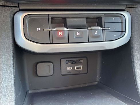 Used 2023 GMC Acadia SLE w/ Driver Convenience Package image 10