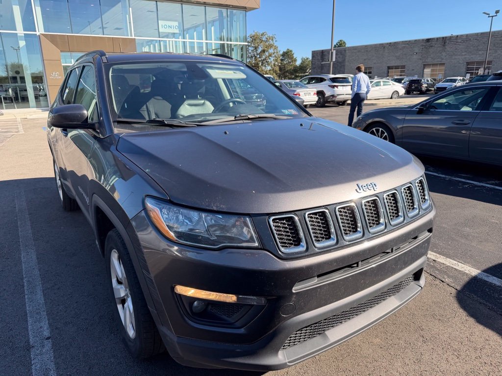 Used 2018 Jeep Compass Latitude w/ Safe & Security Group AWD/4WD image 2