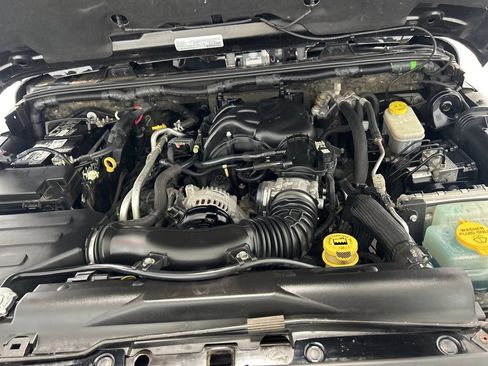 Used 2018 Jeep Wrangler Unlimited Sahara AWD/4WD image 22
