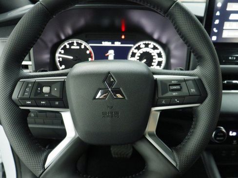 New 2026 Mitsubishi Outlander LE FWD image 8