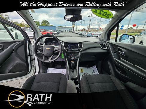 Used 2022 Chevrolet Trax LS w/ Fleet Convenience Package image 9