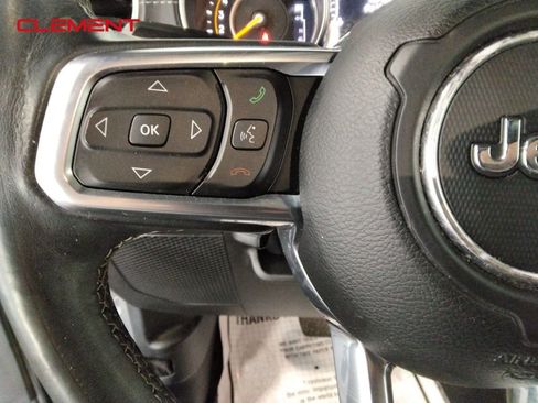 Used 2019 Jeep Wrangler Unlimited Sahara image 12