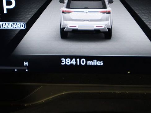 Used 2024 Nissan Pathfinder Platinum w/ Cargo Package image 38