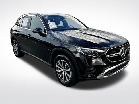 Used 2024 Mercedes-Benz GLC 300 4MATIC image 2