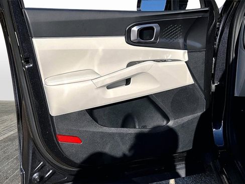 Certified 2025 Kia Sorento EX w/ Panoramic Sunroof Package image 18