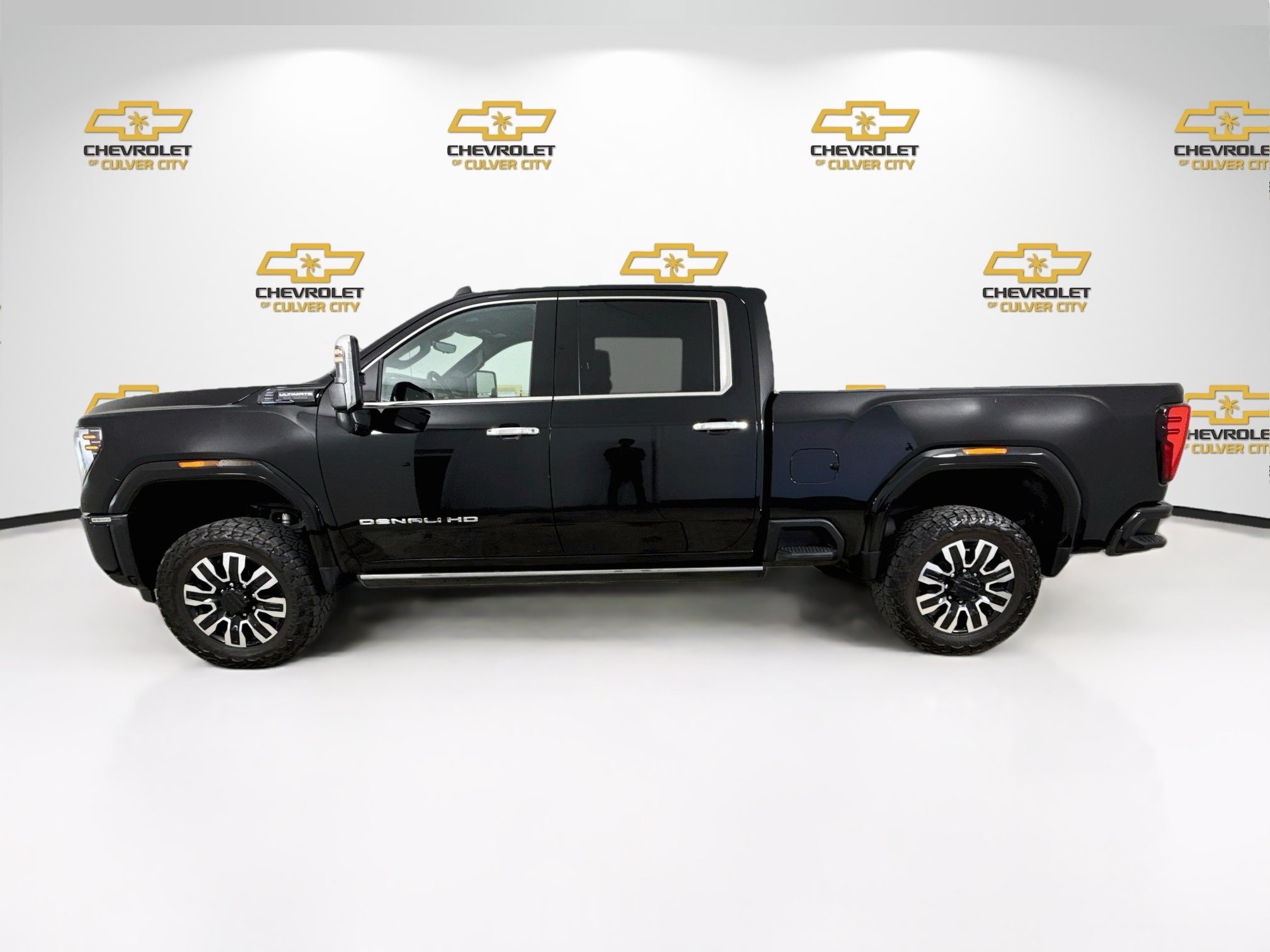 Used 2024 GMC Sierra 2500 Denali Ultimate AWD/4WD image 5