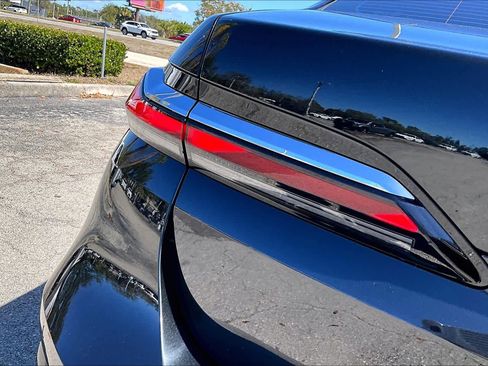 Used 2023 BMW 740i image 29