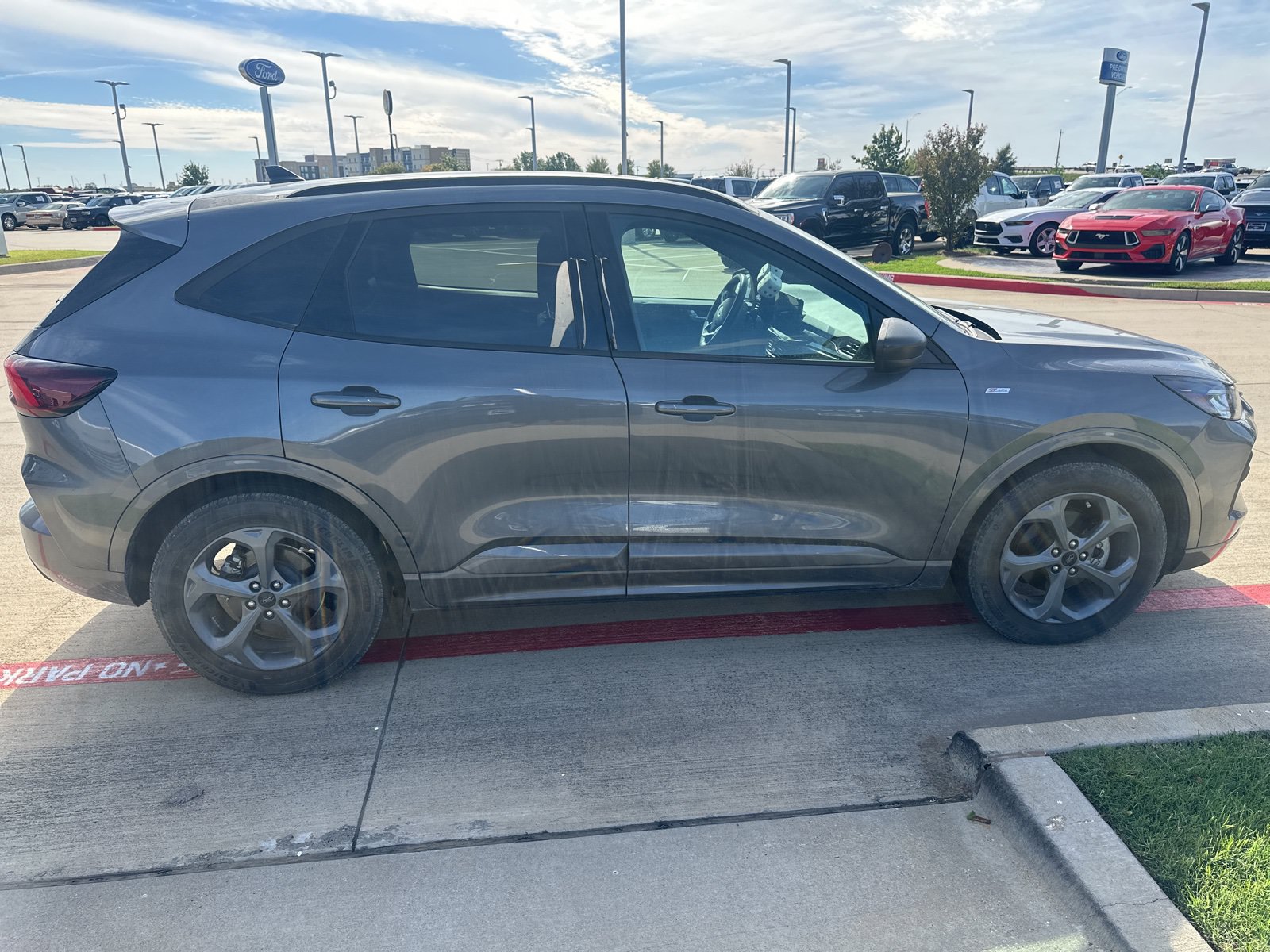 Used 2024 Ford Escape ST-Line w/ Tech Pack #1 FWD image 8
