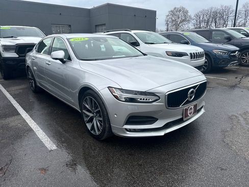 Used 2018 Volvo S90 T6 Momentum w/ Convenience Package image 4