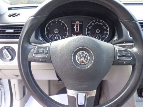 Used 2013 Volkswagen Passat 2.5 SE FWD image 21