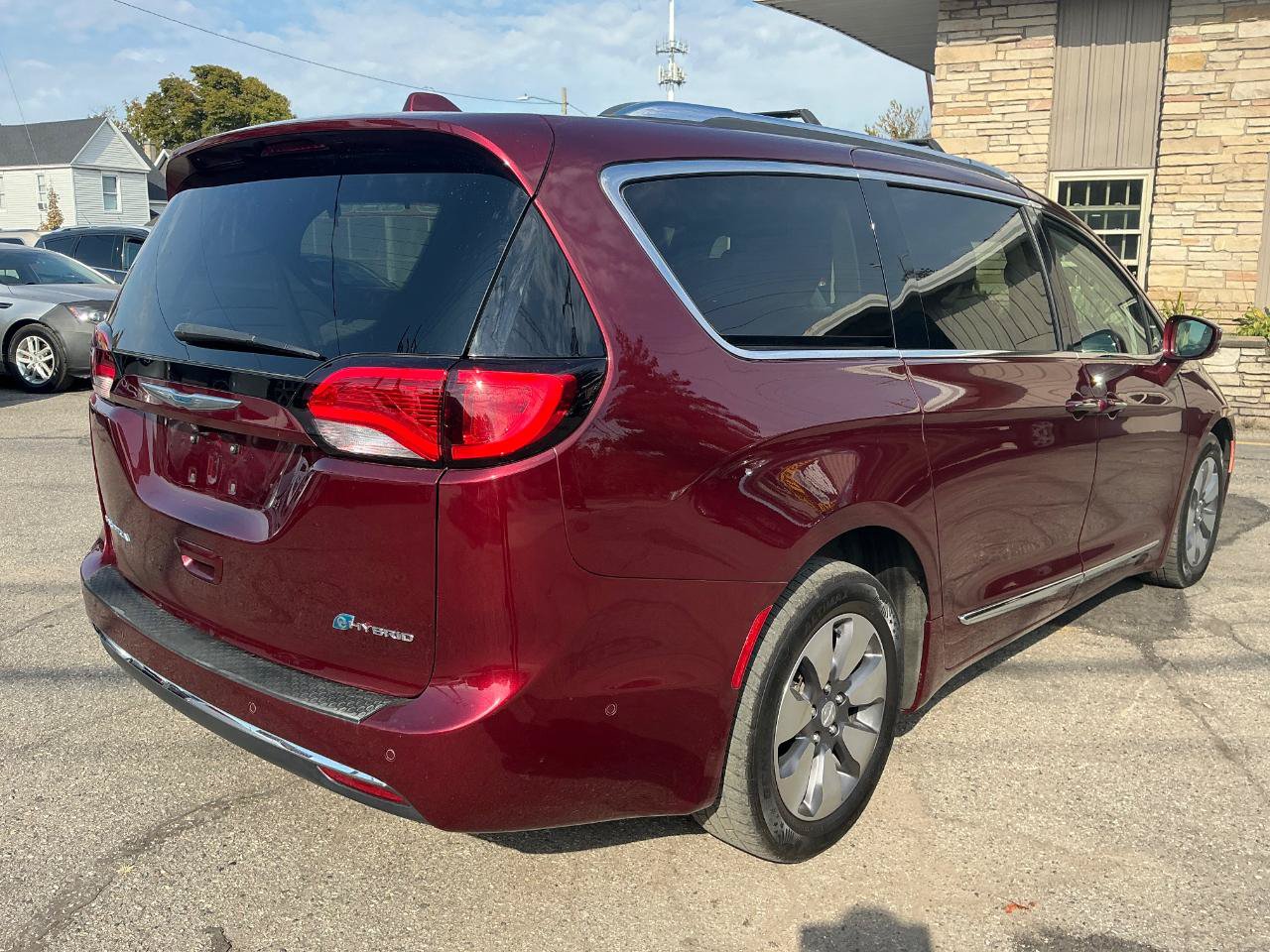 Used 2018 Chrysler Pacifica Limited w/ Advanced Safetytec Group FWD image 4