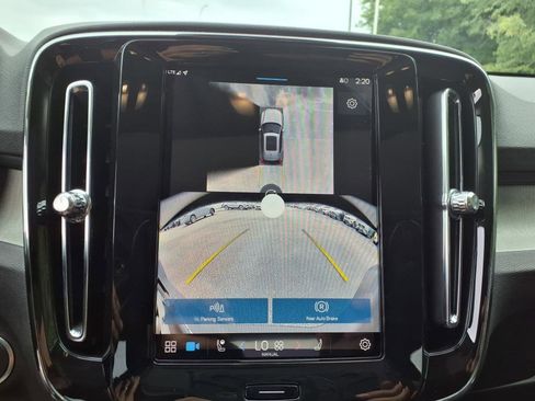 New 2025 Volvo XC40 B5 Plus w/ Protection Package Premier image 17