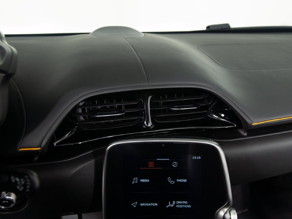 Used 2025 McLaren Artura Spider RWD image 19