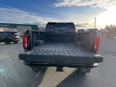 Used 2022 GMC Sierra 3500 Denali w/ Denali Ultimate Package image 10