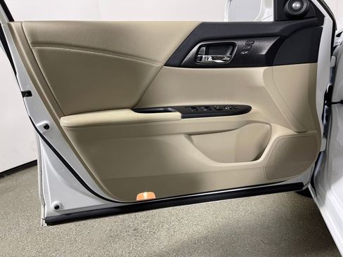 Used 2015 Honda Accord Touring image 19