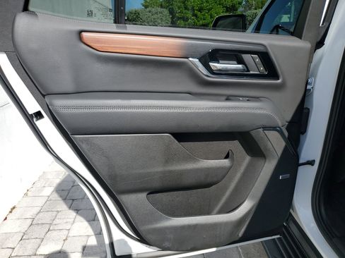 Used 2025 GMC Yukon Denali image 10