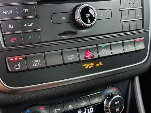 Used 2017 Mercedes-Benz GLA 250 4MATIC image 25