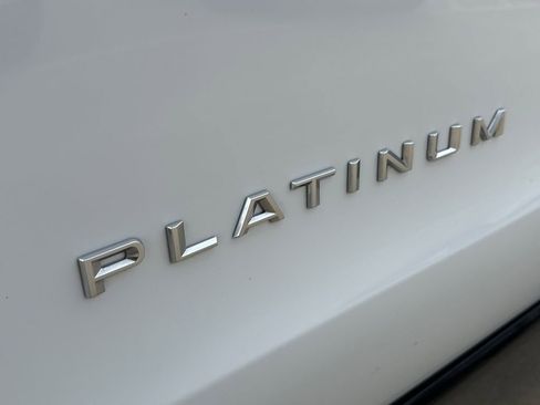 Used 2025 Ford Expedition Platinum AWD/4WD image 6