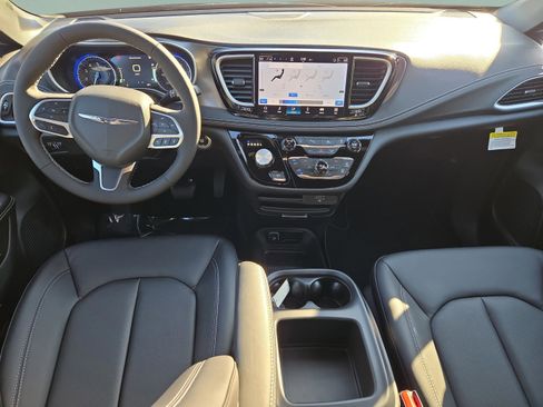New 2026 Chrysler Pacifica Select image 12