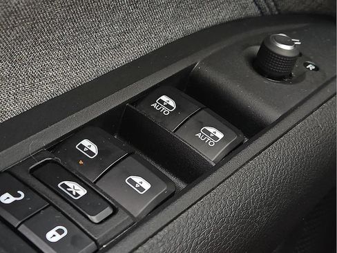 Used 2024 Jeep Compass Latitude AWD/4WD image 16