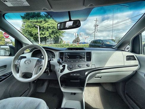 Used 2012 Toyota Sienna LE FWD image 18