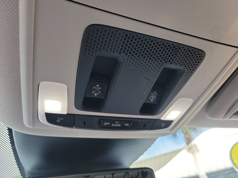 Used 2025 Honda Pilot Touring image 22
