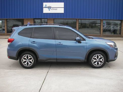 Used 2019 Subaru Forester Premium w/ All-Weather Package AWD/4WD image 4