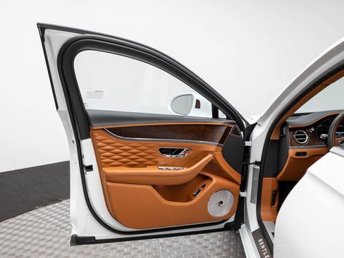 Used 2023 Bentley Flying Spur W12 image 27