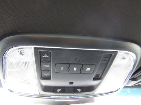 Used 2017 Dodge Charger R/T image 35