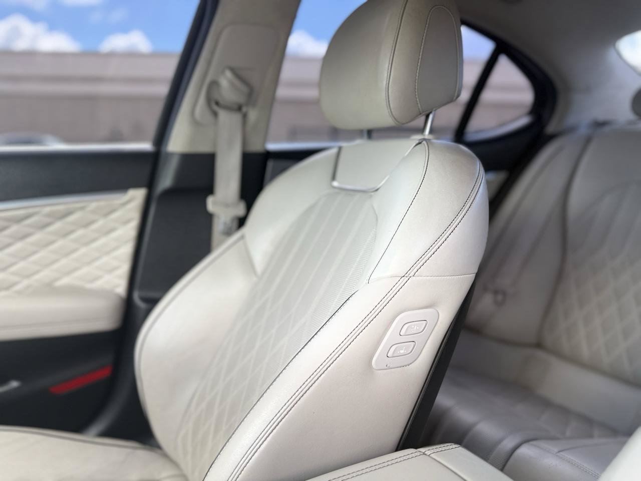 Used 2019 Genesis G70 2.0T Advanced w/ Dynamic Package RWD image 15