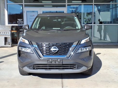 Used 2023 Nissan Rogue SV image 2