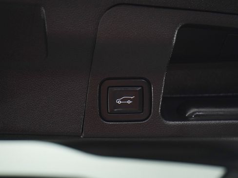 Used 2022 GMC Acadia SLT w/ Preferred Package image 19