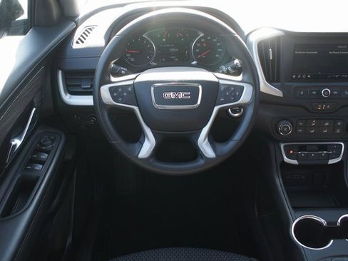 Used 2024 GMC Terrain SLE image 5