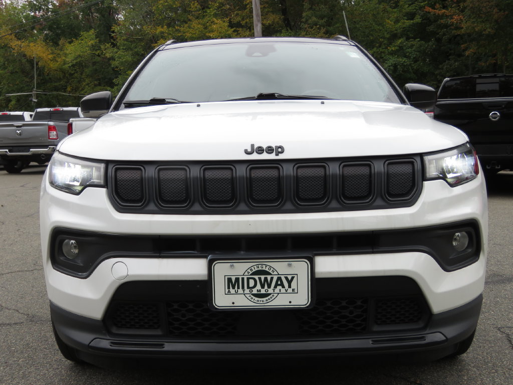 Used 2022 Jeep Compass Latitude w/ Sun and Sound Group AWD/4WD image 2