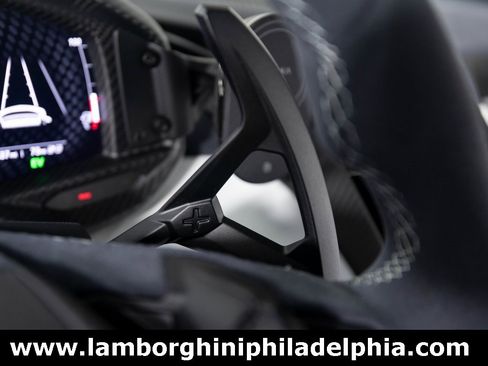 Used 2025 Lamborghini Revuelto image 21