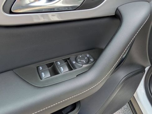Used 2025 Chevrolet Blazer LT FWD image 14