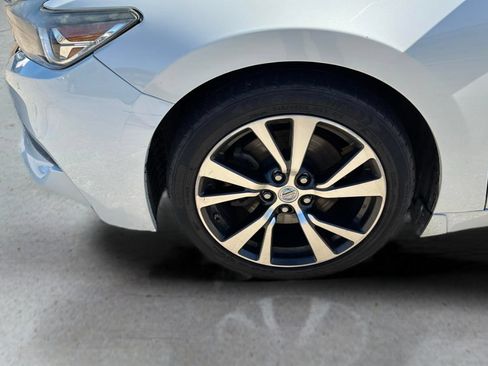 Used 2017 Nissan Maxima Platinum w/ Interior Lighting Package FWD image 17