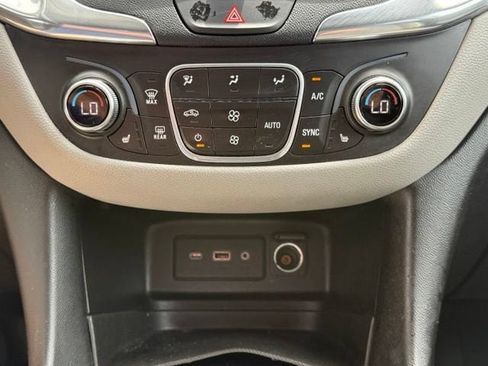 Used 2020 Chevrolet Equinox LT FWD image 28