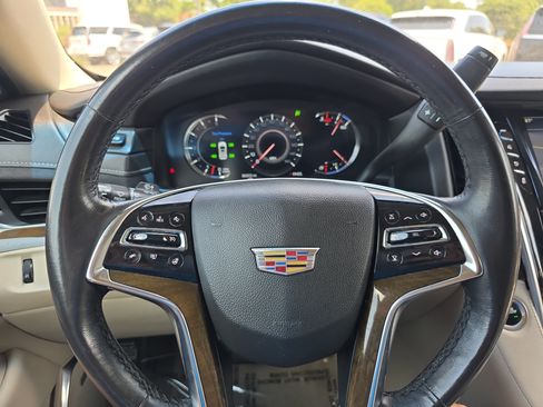 Used 2020 Cadillac Escalade Luxury RWD image 19
