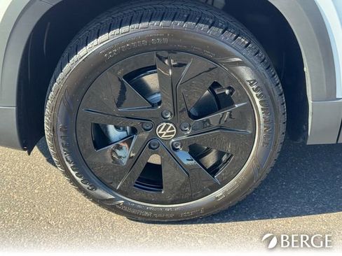 New 2025 Volkswagen Taos SE image 11