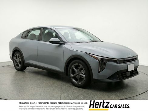 Used 2025 Kia K4 LXS image 1