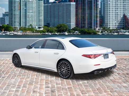 Used 2022 Mercedes-Benz S 500 4MATIC w/ AMG Line Package image 4
